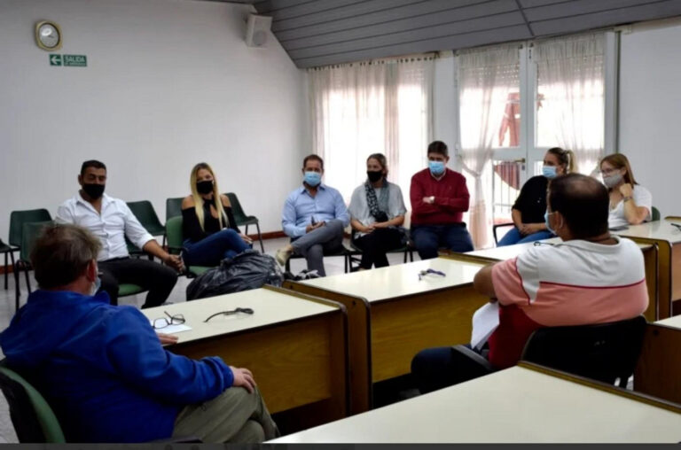 Entregando donaciones en San Cayetano